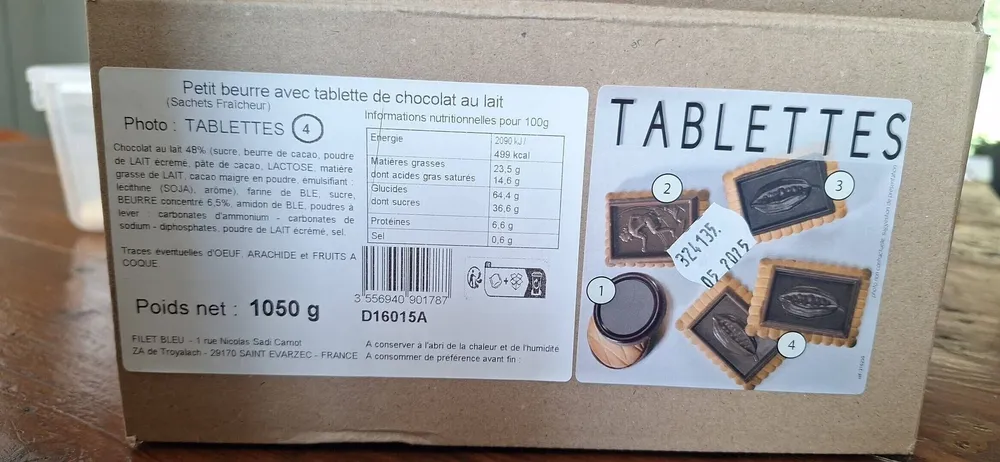 Petit beurre avec tablette de chocolat au lait