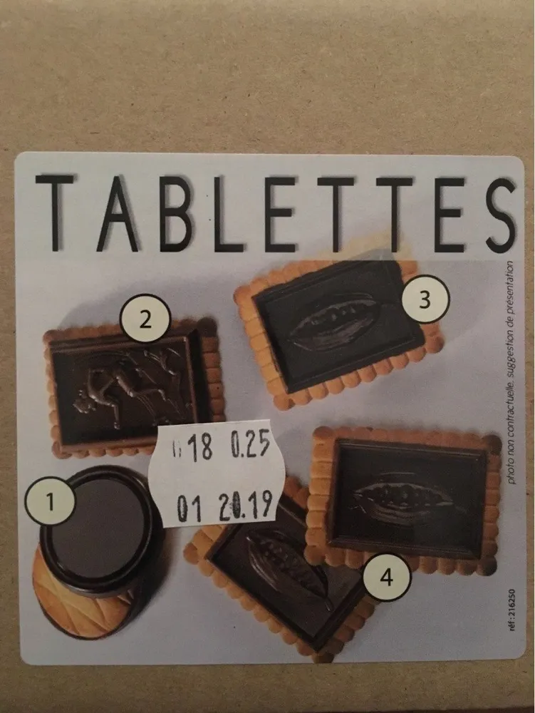 Biscuit avec tablette de chocolat au lait