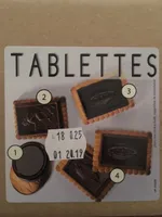 Biscuit avec tablette de chocolat au lait