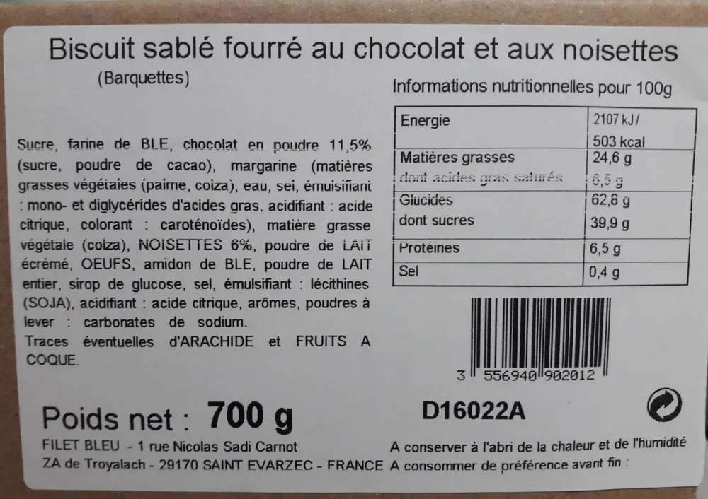 Biscuit salé fourré au chocolat et aux noisettes