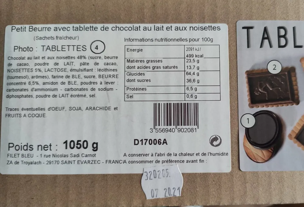 Petit beurre avec tablette de chocolat au lait et aux noisettes