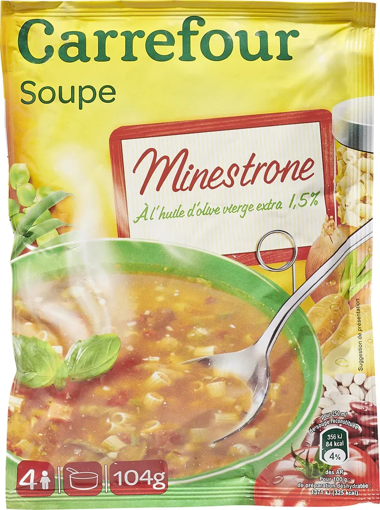 Soupe Minestrone avec un filet d'huile d'olive