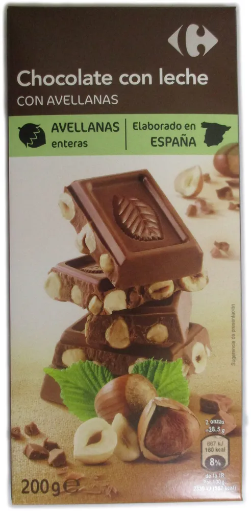 Chocolate con leche con avellanas enteras