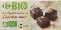 Assortiments de bonbons de chocolat noir