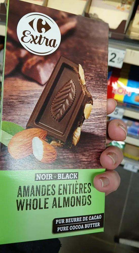 Noir amandes entières
