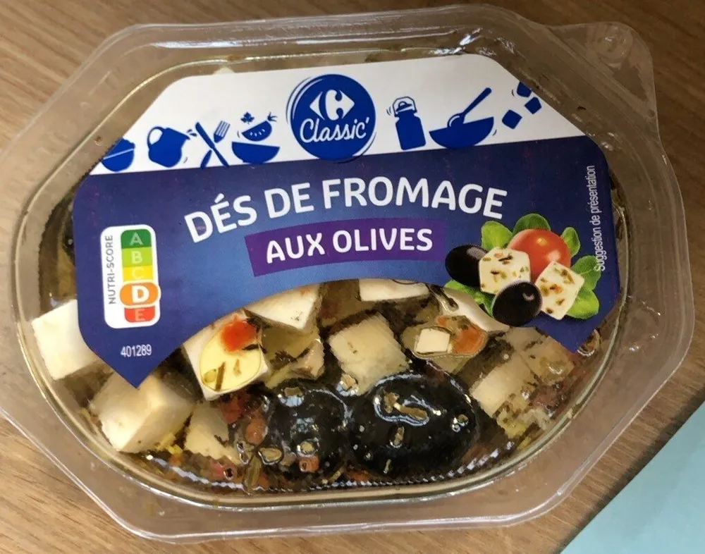 Dés de fromage aux olives