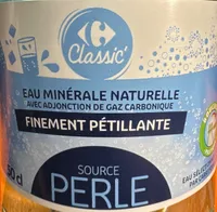 Eau minérale naturelle finement pétillante