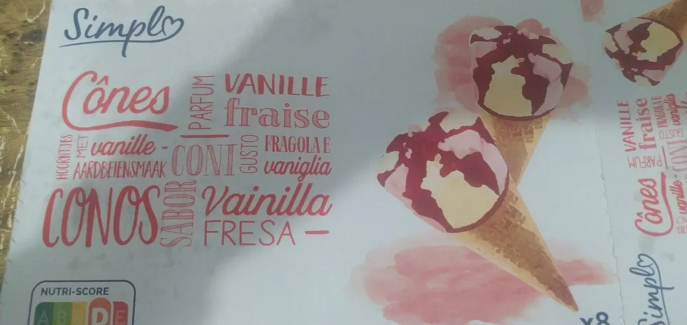 Glaces cône vanille fraise