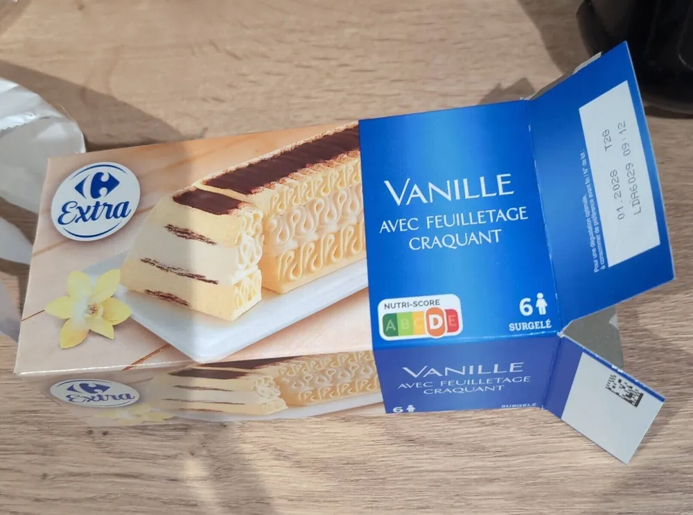 Glace vanille avec feuilletage croquant