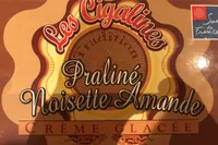Crème glacée praliné noisettes amandes