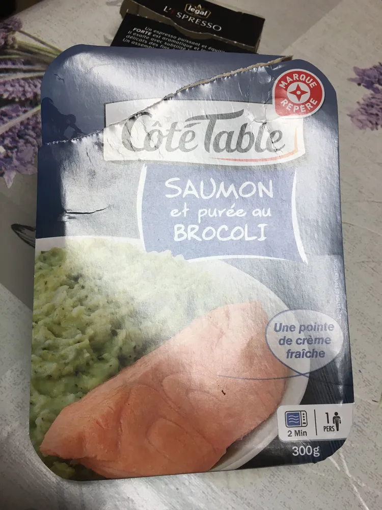 Filet de saumon et purée de brocolis