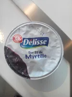Encas riche en protéines sur lit de myrtille