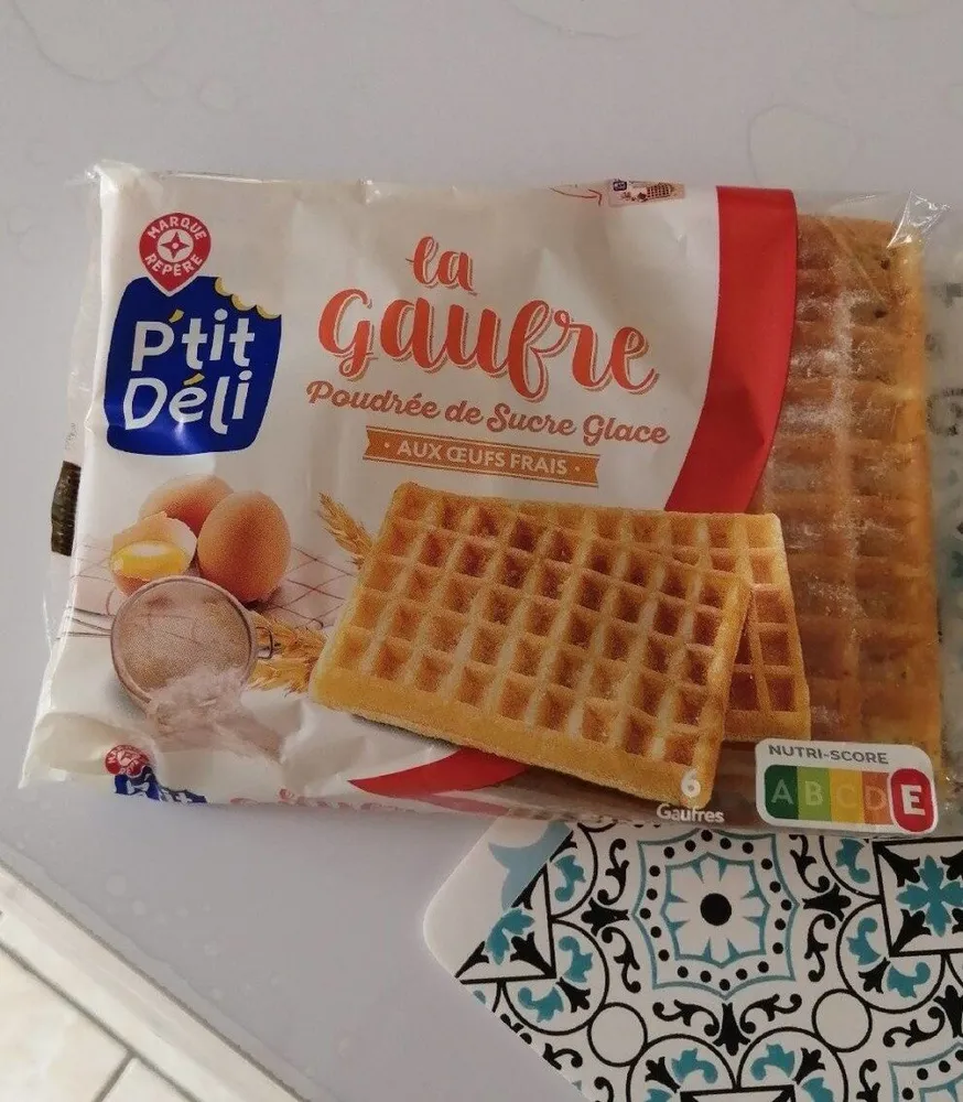 6 Gaufres saupoudrées, aux œufs frais
