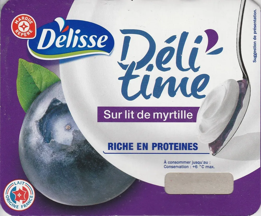 Encas riche en protéines sur lit de myrtille