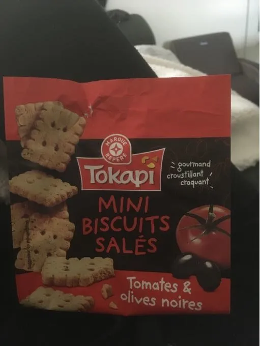 Biscuits salés à la tomate et aux olives noires