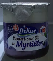 Yaourt gourmand au lait entier sur lit de myrtille