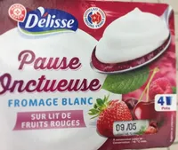 Pause onctueuse fromage blanc sur lit de fruits rouges