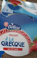 Yaourts à la grecque sur lit de fraise