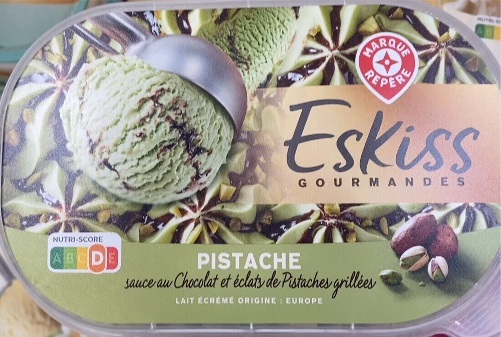 Glace pistache sauce chocolat et éclats de pistaches grillées