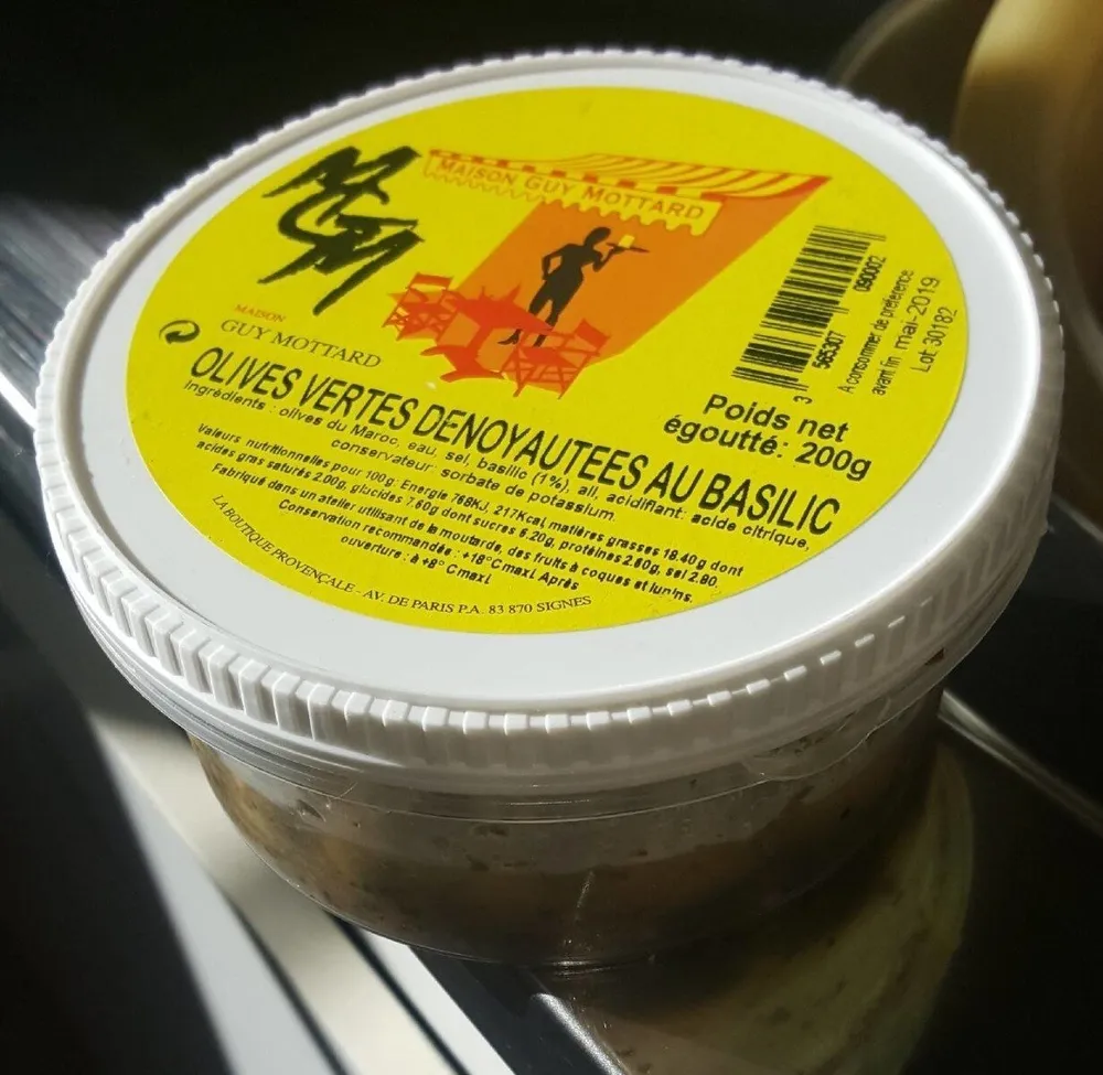Olives vertes denoyautées au basilic