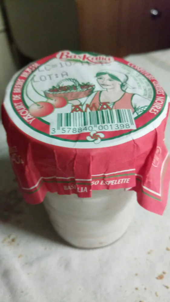 Yaourt de brebis brassé à la confiture de cerises noires