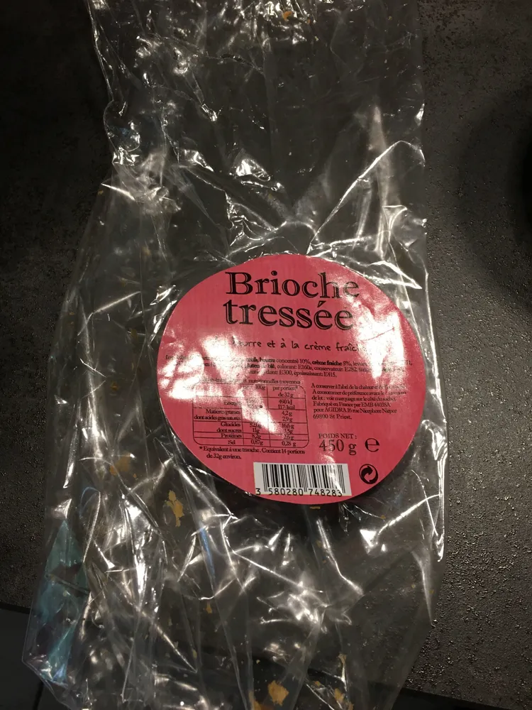 Brioche tressée au beurre et à la crème fraîche