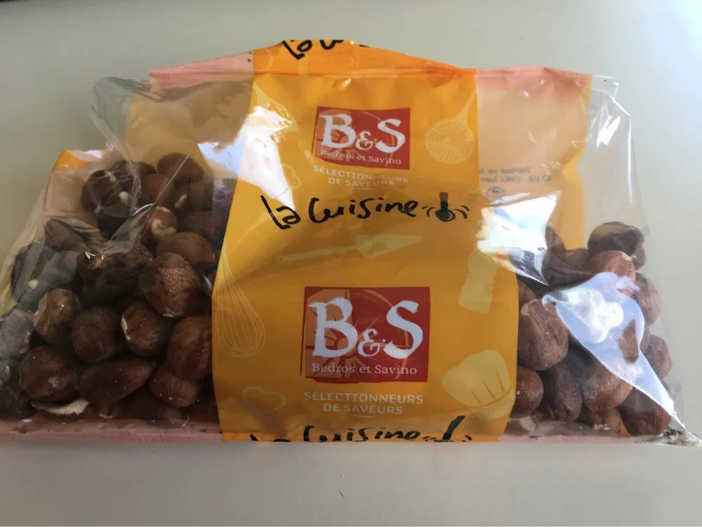 Noisettes décortiquées crues