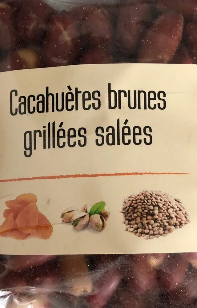 Cacahuètes brunes grillées salées