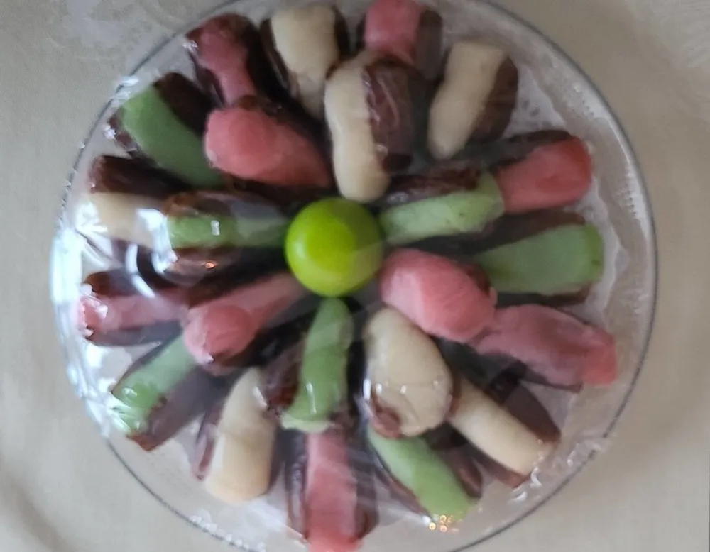 Assiette de dates fourrées