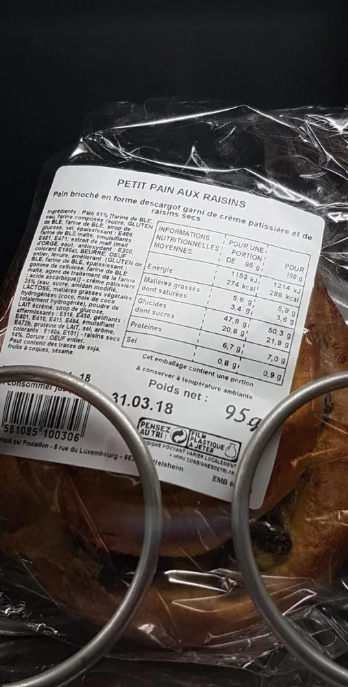 Petit pain aux raisins