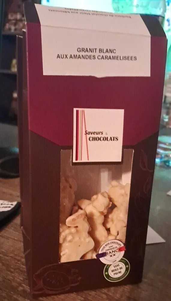 Granit blanc aux amandes caramélisées