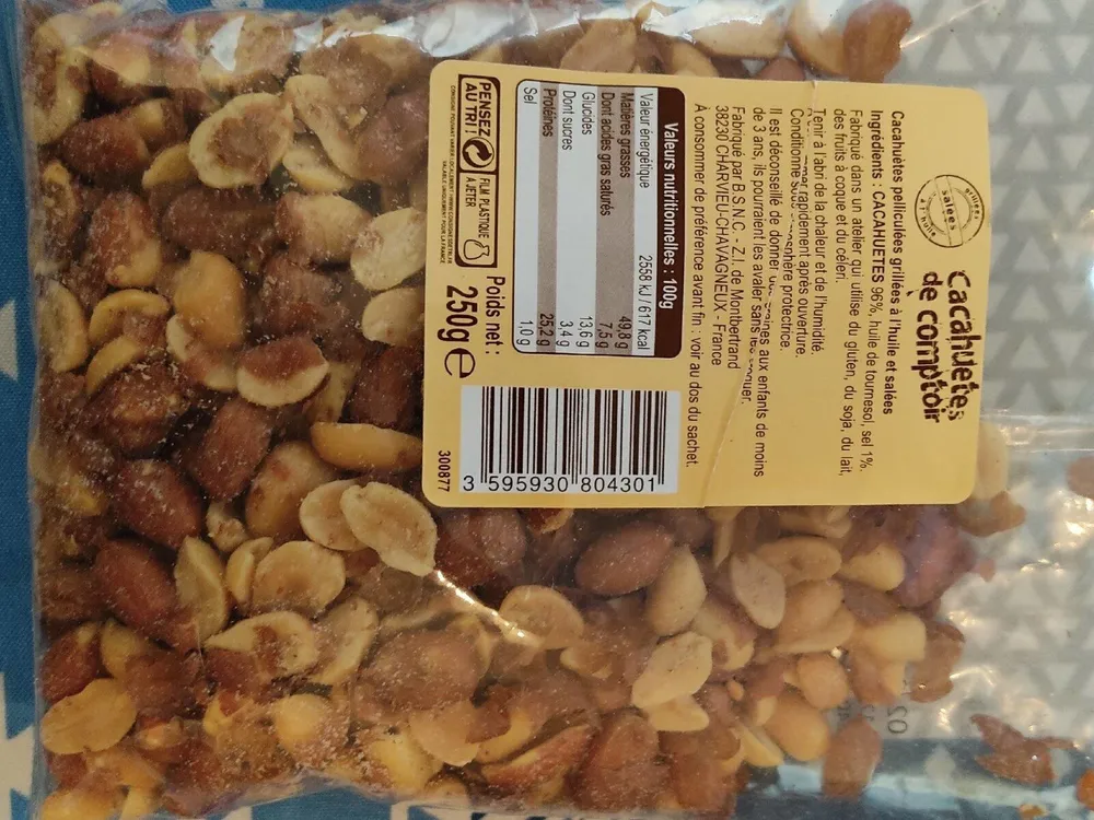 Cacahuètes pelliculées grillées à l'huile et salées