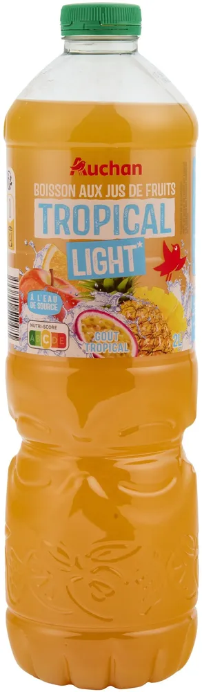 Boisson aux jus de fruits tropical light** 80% de sucres en moins par rapport à la moyenne des boissons similaires du marché