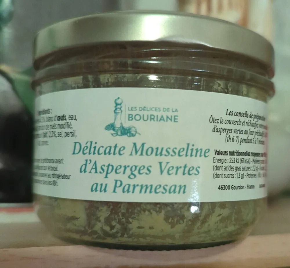 Délicate Mousseline d'Asperges Vertes au Parmesan.