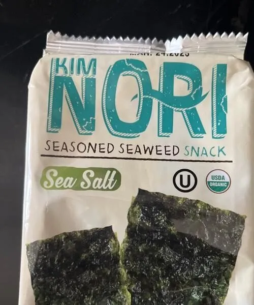 Seasoned seaweed snack