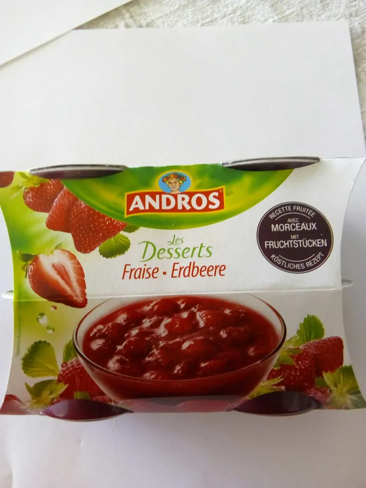 Les desserts fraise avec morceaux