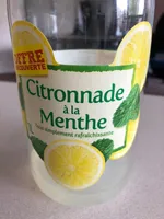Boisson rafraîchissante aux citrons et à la menthe