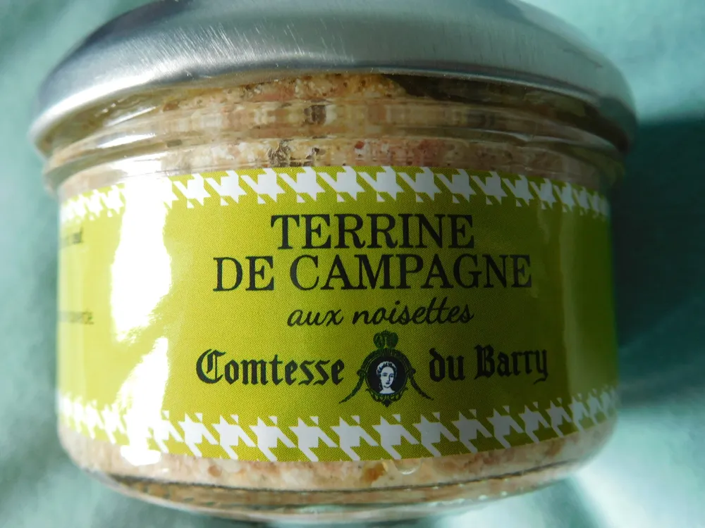 Terrine de campagne aux noisettes