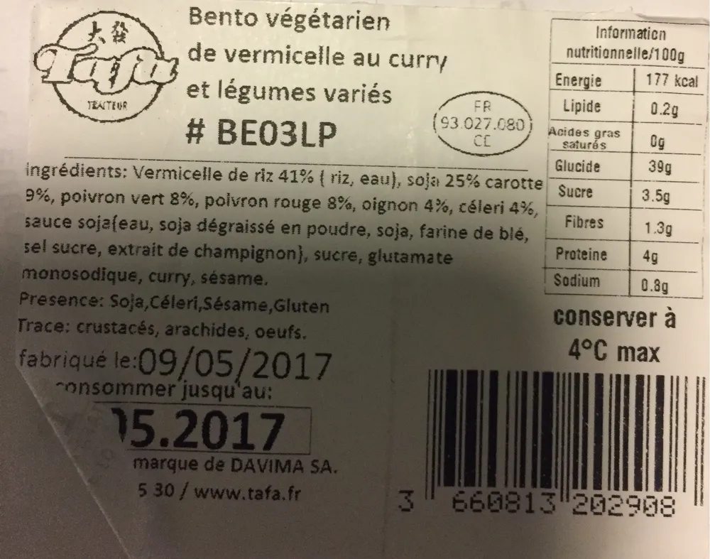 Bento vegetarien de vermicelle au curry et legumes varies