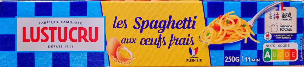 Spaghetti longs aux œufs frais