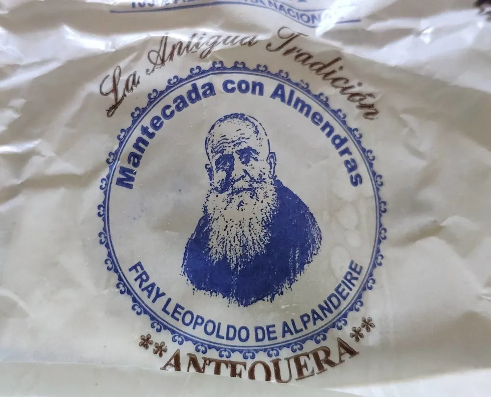 Mantecada con almendras