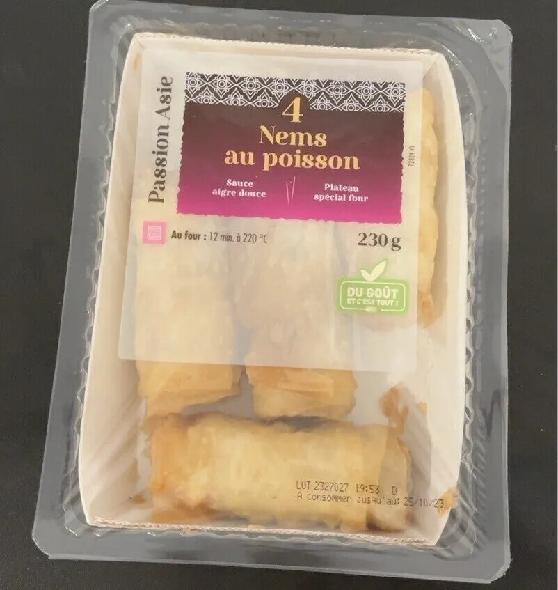 4 nems au poisson et 1 sauce aigre douce