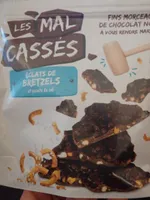 Fins morceaux de chocolat noir avec éclats de bretzels