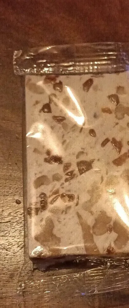 Nougat traditionnel aux Noix du Périgord et Caramel beurre salé