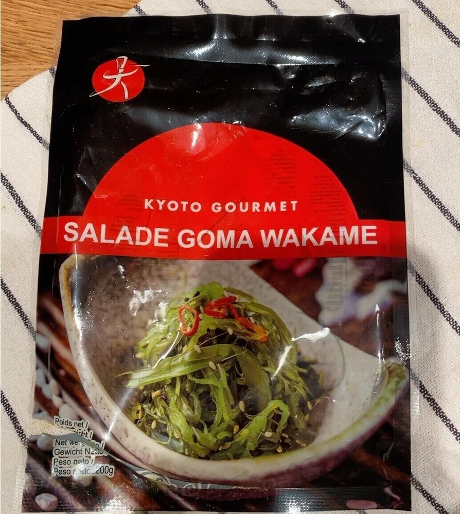 Wakame goma salad