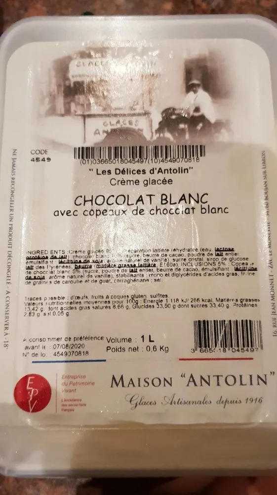 Crème Glacée Chocolat Blanc avec Copeaux de Chocolat Blanc
