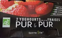 Yoghourts sur lit de fraises