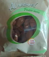 Almendra cruda con piel