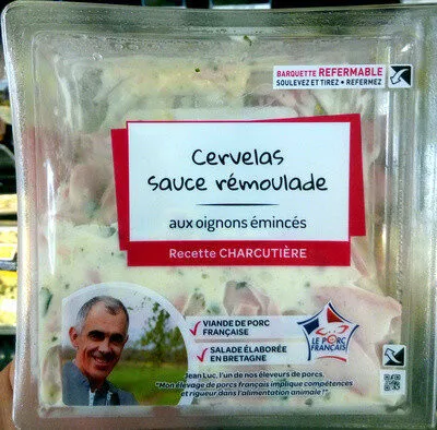 Cervelas sauce rémoulade aux oignons émincés