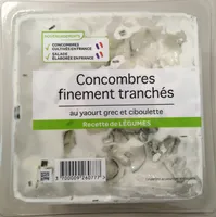 Concombres finement tranchés au yaourt grec et ciboulette